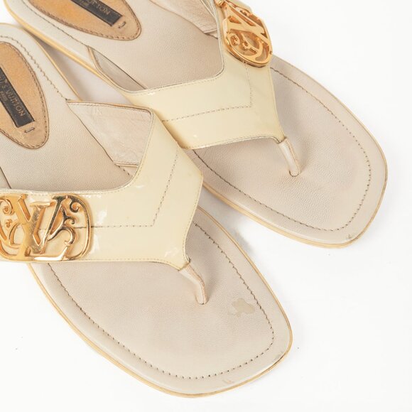 Louis Vuitton Zoé Blanc Patent-Leather LV Flat Thong Sandals - Picture 6 of 10